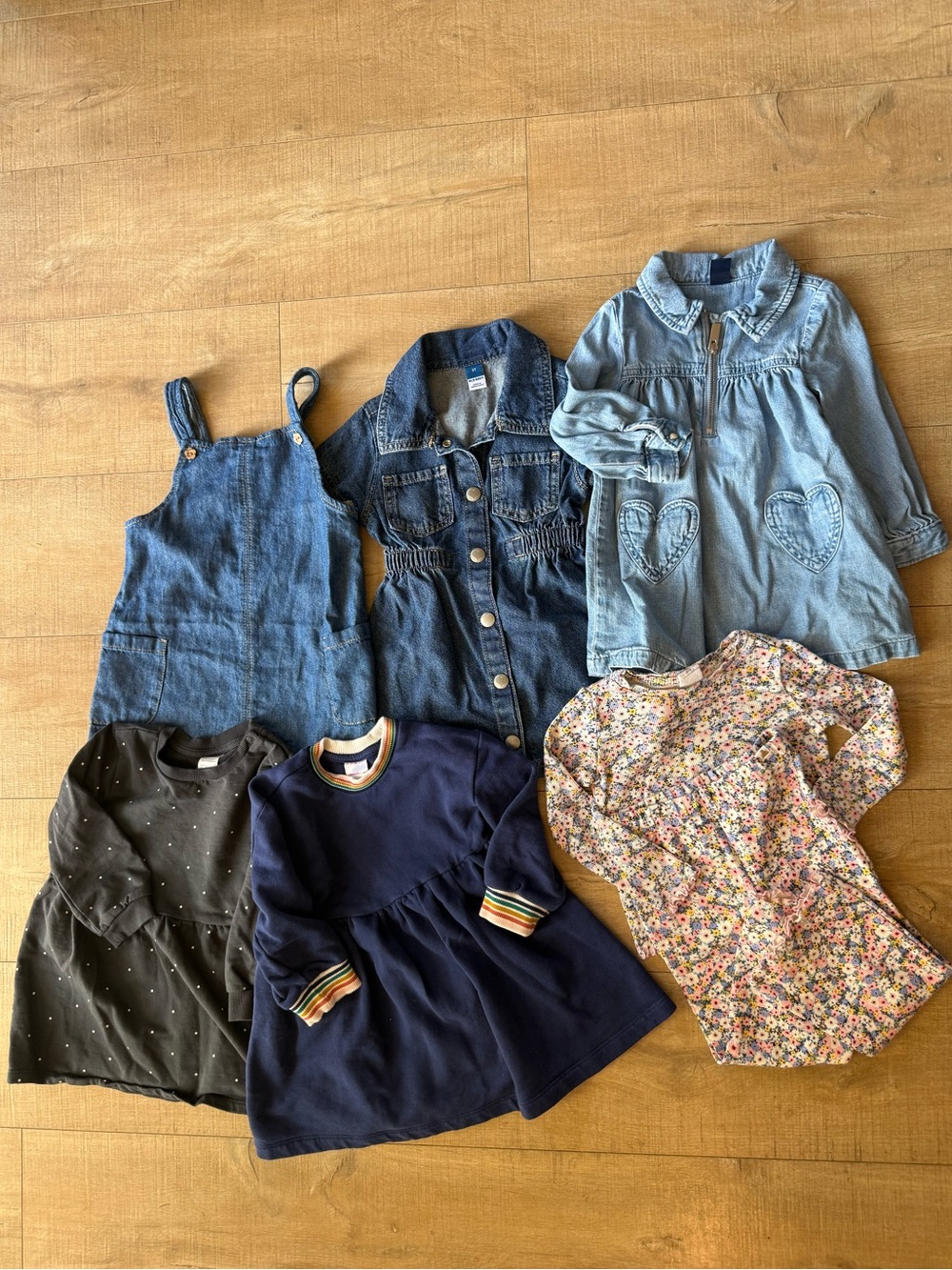 Lot of 7 sz 2T Baby GAP, old navy, Hanna Andersson, H&M: 5 dresses 1shirt 1pant